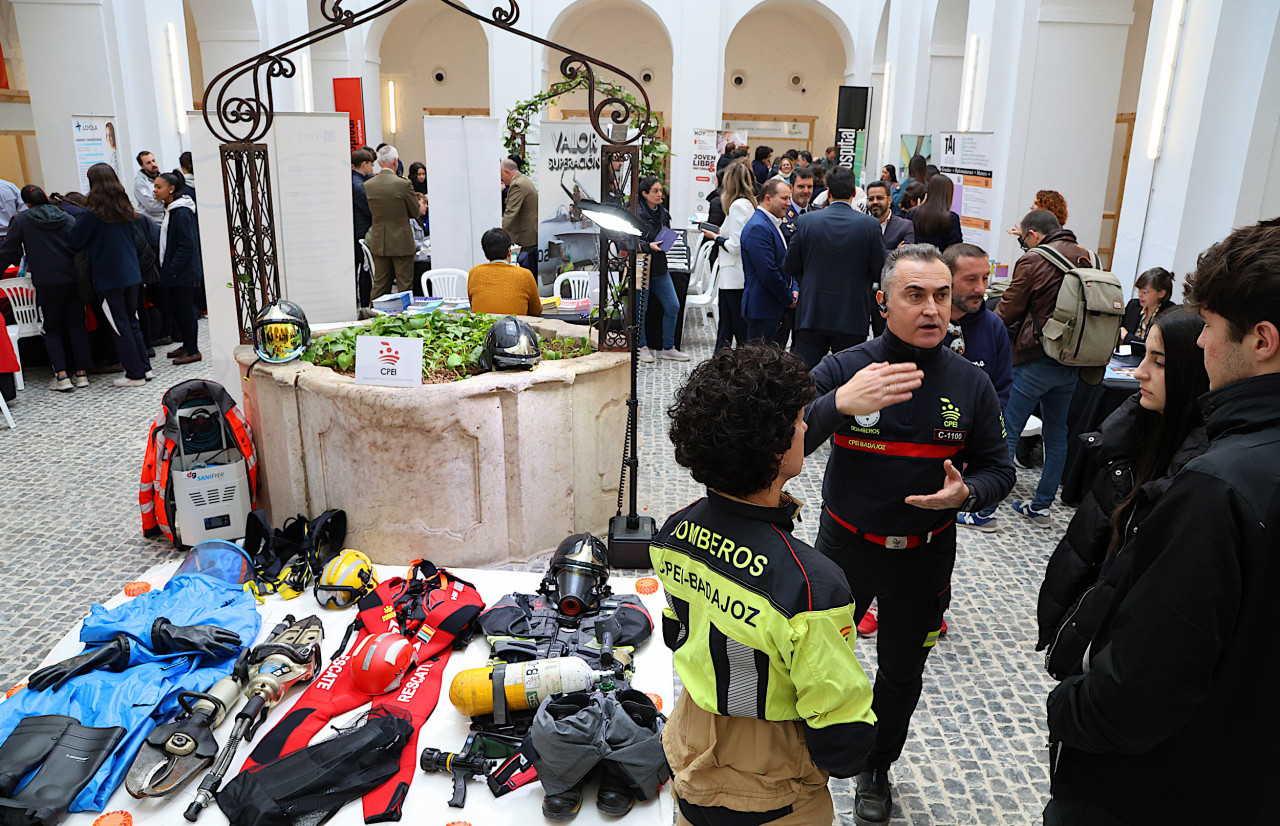 El Hospital acoge la 5ª Feria Universitaria Extremeña